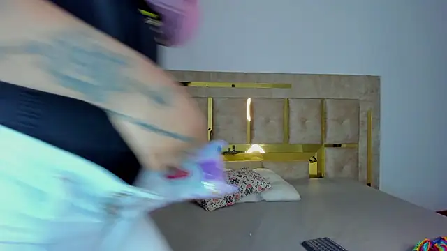 Kitty ravee online show from 01/14/26, 03:01