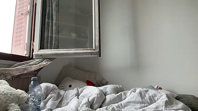 Snapshot of NIQUE_TARAXX chatting on 09/14/25, 01:43 NIQUE TARAXX online show from 09/14/25, 01:43