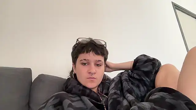 Snapshot of NIQUE_TARAXX chatting on 09/21/25, 11:23 NIQUE TARAXX online show from 09/21/25, 11:23