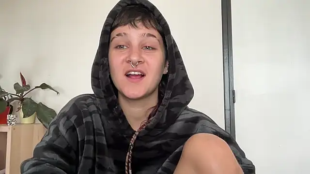 Snapshot of NIQUE_TARAXX chatting on 09/22/25, 11:23 NIQUE TARAXX online show from 09/22/25, 11:23