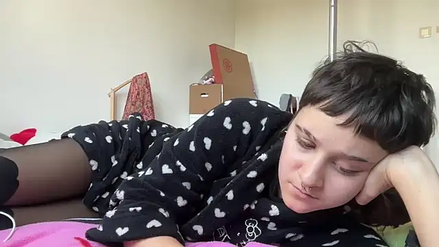 Snapshot of NIQUE_TARAXX chatting on 09/28/25, 04:12 NIQUE TARAXX online show from 09/28/25, 04:12