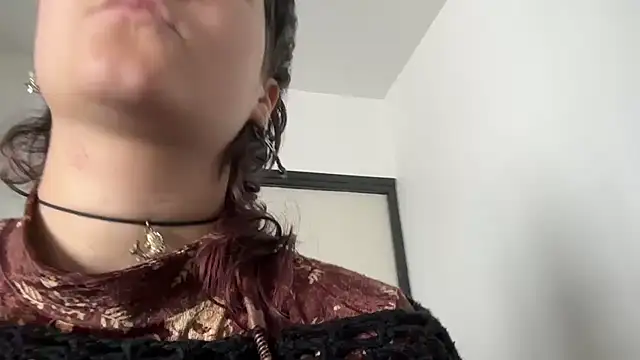 Snapshot of NIQUE_TARAXX chatting on 09/29/25, 11:37 NIQUE TARAXX online show from 09/29/25, 11:37