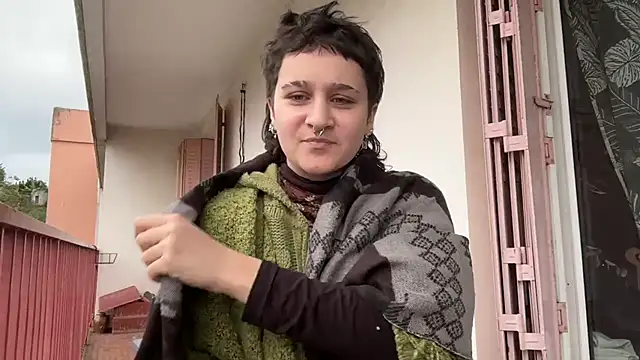 Snapshot of NIQUE_TARAXX chatting on 09/30/25, 11:15 NIQUE TARAXX online show from 09/30/25, 11:15