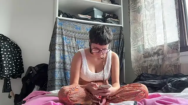 Snapshot of NIQUE_TARAXX chatting on 10/01/25, 10:10 NIQUE TARAXX online show from 10/01/25, 10:10