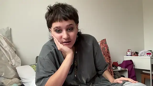 Snapshot of NIQUE_TARAXX chatting on 10/04/25, 02:15 NIQUE TARAXX online show from 10/04/25, 02:15