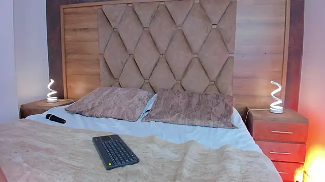 EimyAndMaxi online show from 03/17/26, 10:13