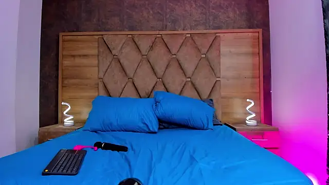 EimyAndMaxi online show from 04/22/26, 08:21