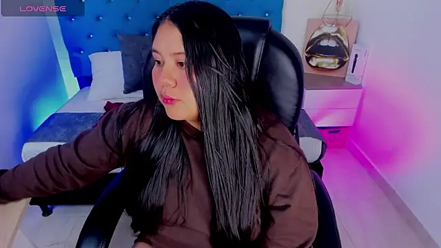 Snapshot of julieta_miller01 chatting on 09/19/25, 11:33 julieta miller01 online show from 09/19/25, 11:33
