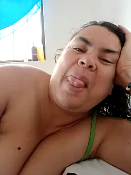 yaneth  online show from 09/17/25, 12:29