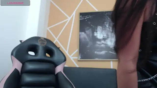 Snapshot of olivia_russo_ chatting on 10/19/25, 01:12 olivia russo online show from 10/19/25, 01:12