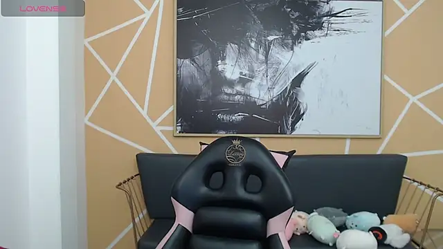 Snapshot of olivia_russo_ chatting on 10/24/25, 08:16 olivia russo online show from 10/24/25, 08:16