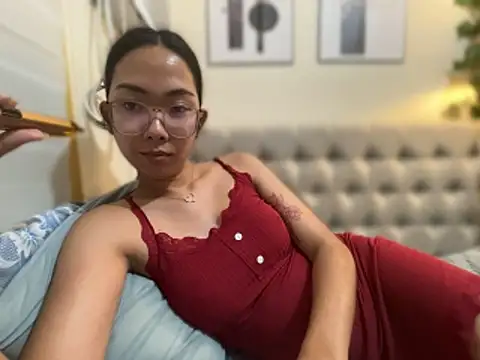 Sluttgwen69 online show from 04/29/26, 03:27