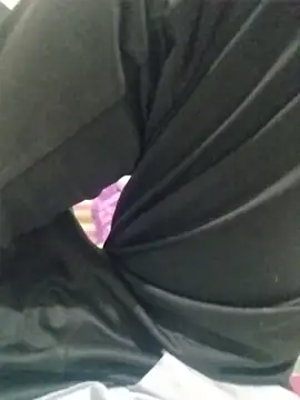 dhruve2010 online show from 11/04/25, 04:06