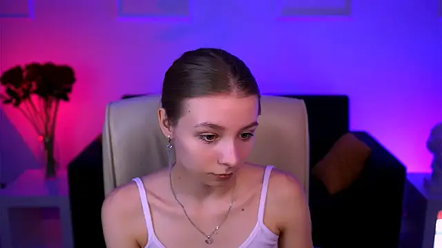 Snapshot of JulieDaniel chatting on 09/09/25, 08:14 JulieDaniel online show from 09/09/25, 08:14