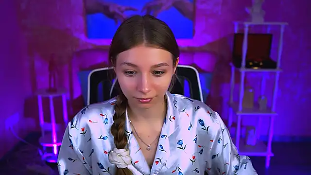 Snapshot of JulieDaniel chatting on 09/22/25, 08:16 JulieDaniel online show from 09/22/25, 08:16