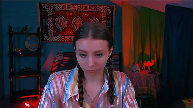 Snapshot of JulieDaniel chatting on 09/23/25, 04:15 JulieDaniel online show from 09/23/25, 04:15