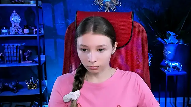 Snapshot of JulieDaniel chatting on 09/26/25, 04:16 JulieDaniel online show from 09/26/25, 04:16