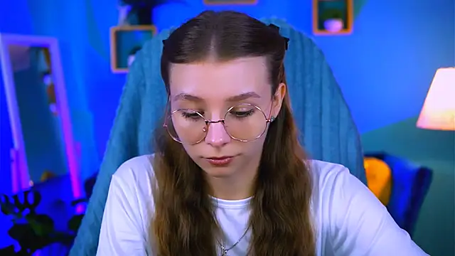 Snapshot of JulieDaniel chatting on 09/30/25, 09:14 JulieDaniel online show from 09/30/25, 09:14