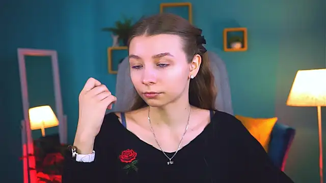 Snapshot of JulieDaniel chatting on 10/07/25, 08:11 JulieDaniel online show from 10/07/25, 08:11