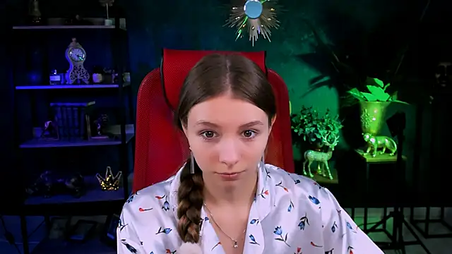 Snapshot of JulieDaniel chatting on 10/15/25, 08:25 JulieDaniel online show from 10/15/25, 08:25