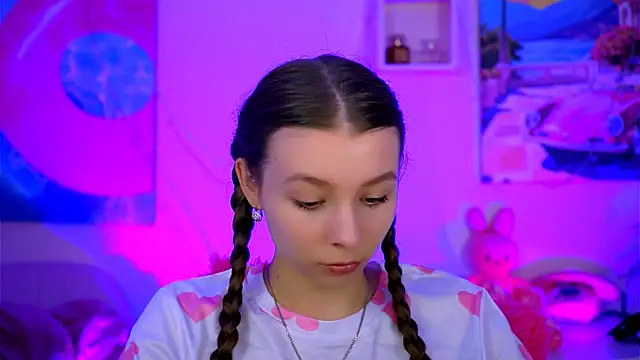 Snapshot of JulieDaniel chatting on 10/26/25, 04:29 JulieDaniel online show from 10/26/25, 04:29