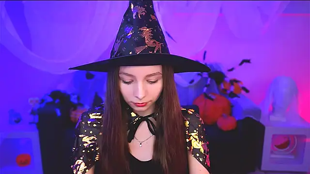 Snapshot of JulieDaniel chatting on 10/27/25, 05:11 JulieDaniel online show from 10/27/25, 05:11