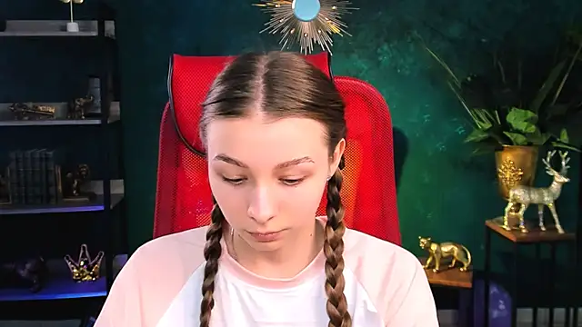 Snapshot of JulieDaniel chatting on 11/10/25, 08:24 JulieDaniel online show from 11/10/25, 08:24