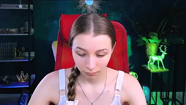 Snapshot of JulieDaniel chatting on 11/12/25, 04:24 JulieDaniel online show from 11/12/25, 04:24