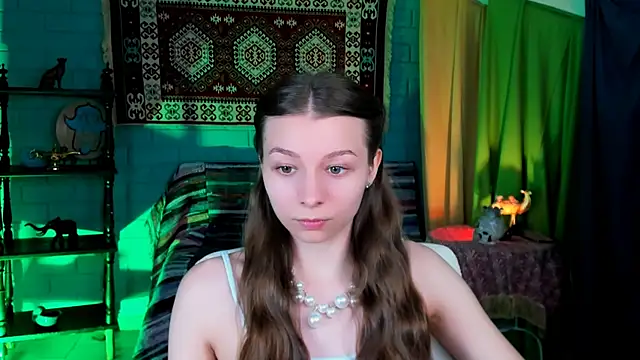 Snapshot of JulieDaniel chatting on 11/13/25, 08:24 JulieDaniel online show from 11/13/25, 08:24