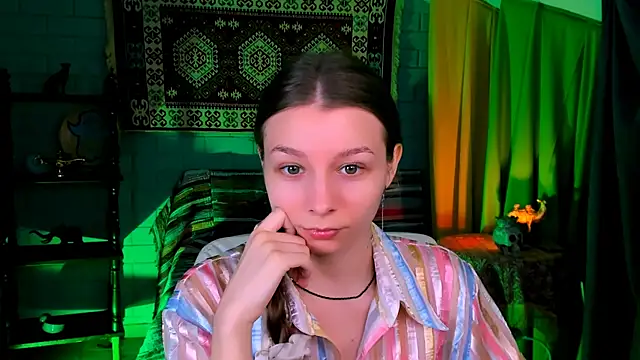 Snapshot of JulieDaniel chatting on 11/18/25, 04:17 JulieDaniel online show from 11/18/25, 04:17