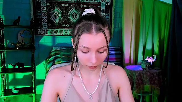 Snapshot of JulieDaniel chatting on 11/19/25, 08:14 JulieDaniel online show from 11/19/25, 08:14