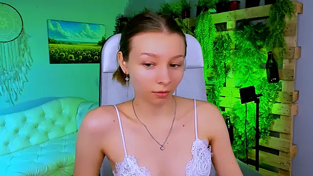 Snapshot of JulieDaniel chatting on 11/25/25, 08:25 JulieDaniel online show from 11/25/25, 08:25