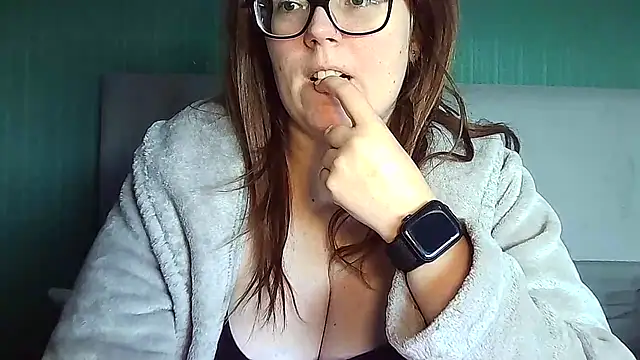 Snapshot of Curvy-BellaX chatting on 09/16/25, 10:16 Curvy-BellaX online show from 09/16/25, 10:16