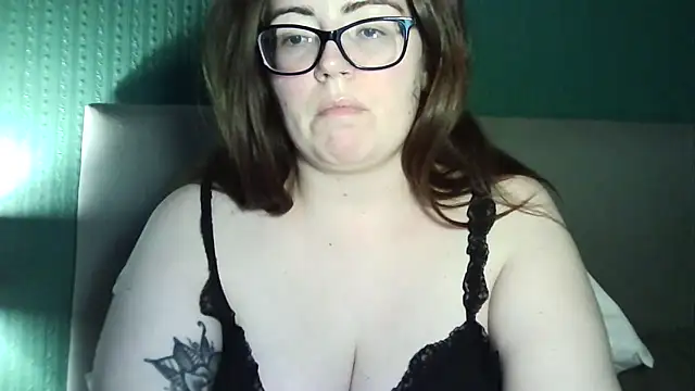 Snapshot of Curvy-BellaX chatting on 10/10/25, 08:41 Curvy-BellaX online show from 10/10/25, 08:41