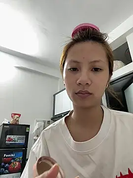 Snapshot of Lil-Gi chatting on 05/26/26, 10:00 Lil-Gi online show from 05/26/26, 10:00