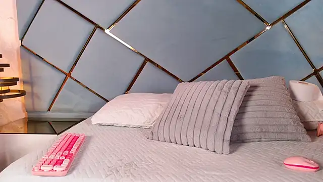 marcela rojas online show from 10/16/25, 11:33