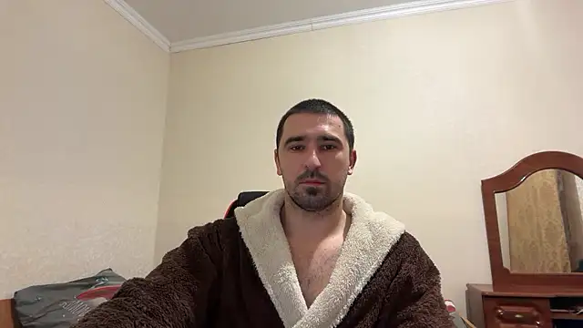 Snapshot of Hard_to_Obey chatting on 01/15/26, 06:44 Hard to Obey online show from 01/15/26, 06:44