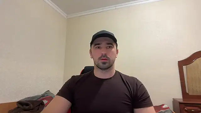 Snapshot of Hard_to_Obey chatting on 01/16/26, 06:12 Hard to Obey online show from 01/16/26, 06:12