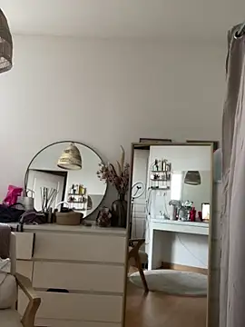 chloedlm5 online show from 02/05/26, 09:47