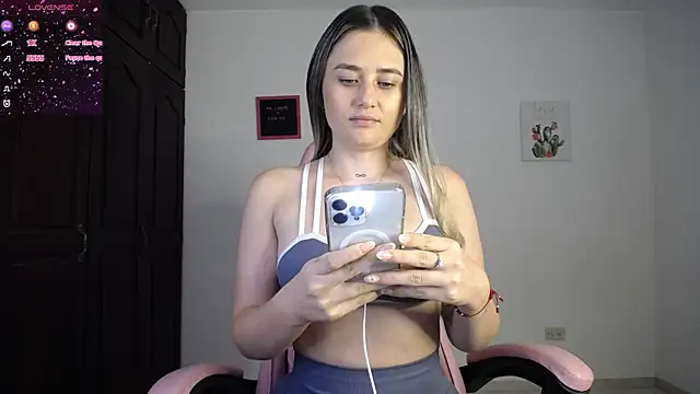 Veronika  Winslow  online show from 09/24/25, 06:28