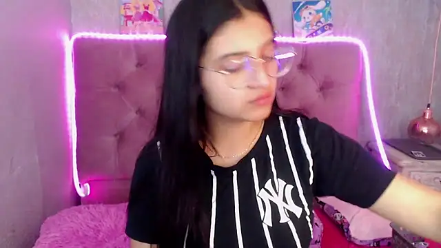 laurenelove online show from 10/01/25, 03:23