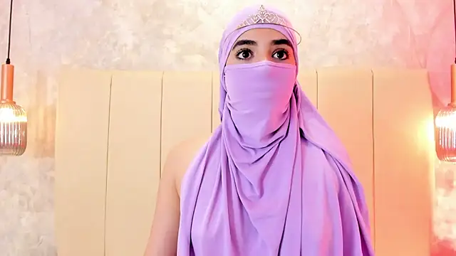 Snapshot of nayiraa_ chatting on 09/27/25, 11:48 nayiraa online show from 09/27/25, 11:48