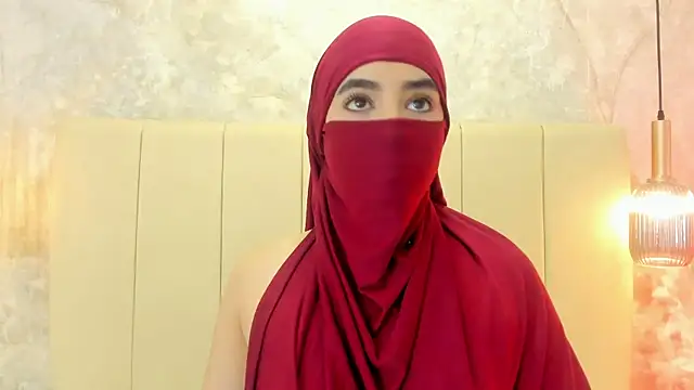 Snapshot of nayiraa_ chatting on 10/18/25, 11:44 nayiraa online show from 10/18/25, 11:44