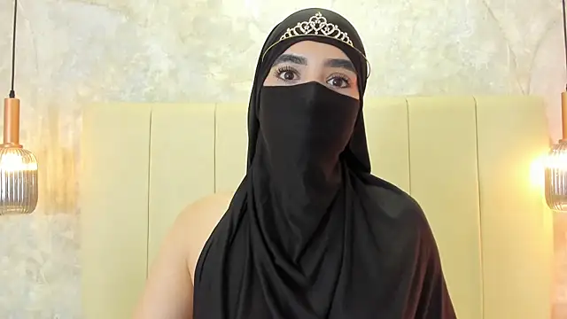 Snapshot of nayiraa_ chatting on 11/25/25, 11:43 nayiraa online show from 11/25/25, 11:43