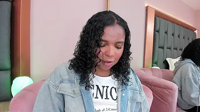 LisaMendez online show from 11/11/25, 04:01