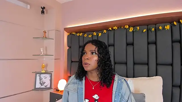 LisaMendez online show from 11/27/25, 03:52