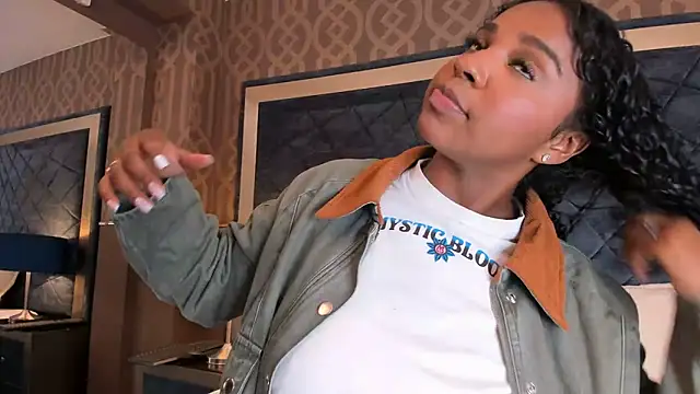 LisaMendez online show from 06/10/26, 04:01