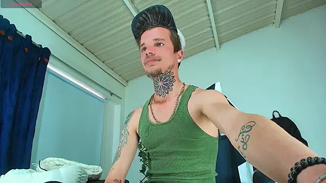 Snapshot of Gold_Loyal77 chatting on 10/09/25, 04:16 Gold Loyal77 online show from 10/09/25, 04:16