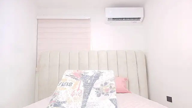 chloe leroy  online show from 11/24/25, 11:54