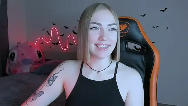 LaraKrein lk online show from 10/24/25, 03:19